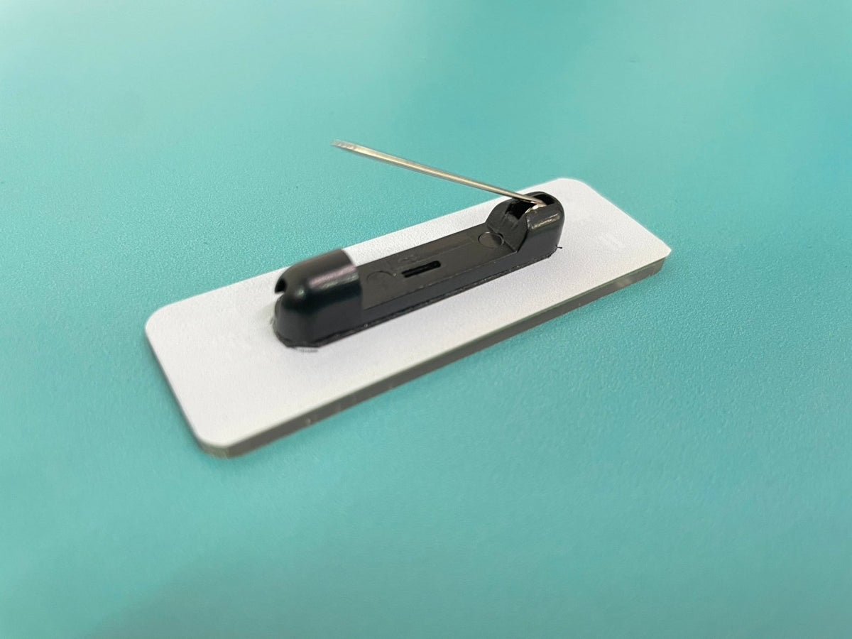 ป้ายเนมเพลท เนมแทก และป้ายกัดกรดเซาะร่อง ตัวอักษรคมชัด ทนทาน เหมาะสำหรับป้ายชื่อบริษัท เครื่องจักร และงานอุตสาหกรรม