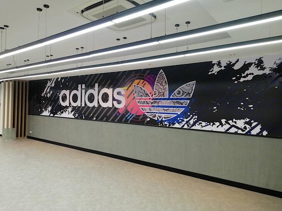 สติ๊กเกอร์ติดผนังห้อง และผนังปูน Wall Sticker พิมพ์ลายคมชัด ติดตั้งง่าย เหมาะสำหรับตกแต่งบ้าน ร้านค้า และออฟฟิศ