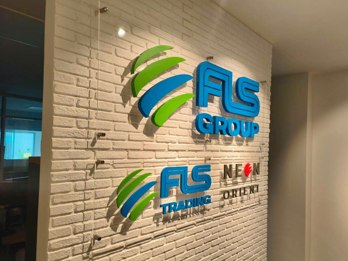 ป้ายอะคริลิคหมุดลอย Standoff ดีไซน์โมเดิร์น พิมพ์คมชัด เหมาะสำหรับป้ายบริษัทและสำนักงาน