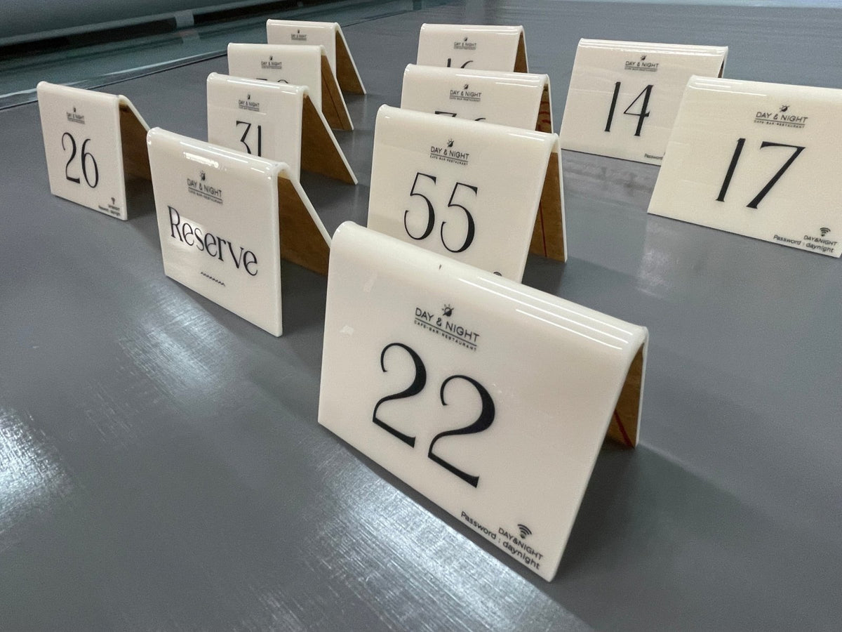 ป้ายอะคริลิคตั้งโต๊ะ และกรอบรูปอะคริลิคใส พิมพ์คมชัด ดีไซน์หรูหรา เหมาะสำหรับป้ายราคา เมนูร้านอาหาร และงานตกแต่ง