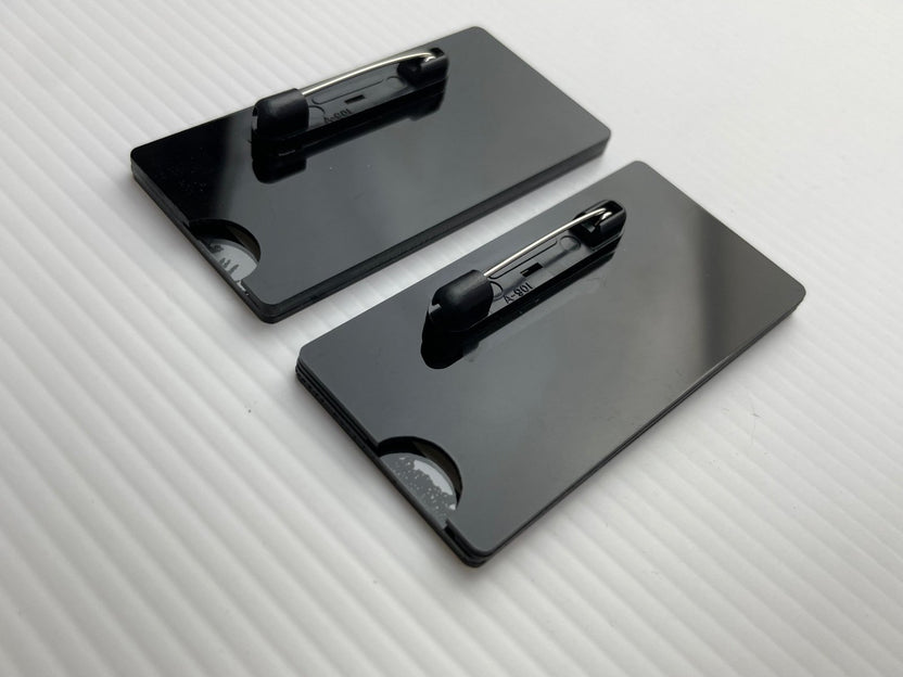 ป้ายชื่อติดอก ป้ายเข็มกลัด แม่เหล็ก เนมแทก ดีไซน์กะทัดรัด เหมาะสำหรับบริษัท และงานอีเวนต์