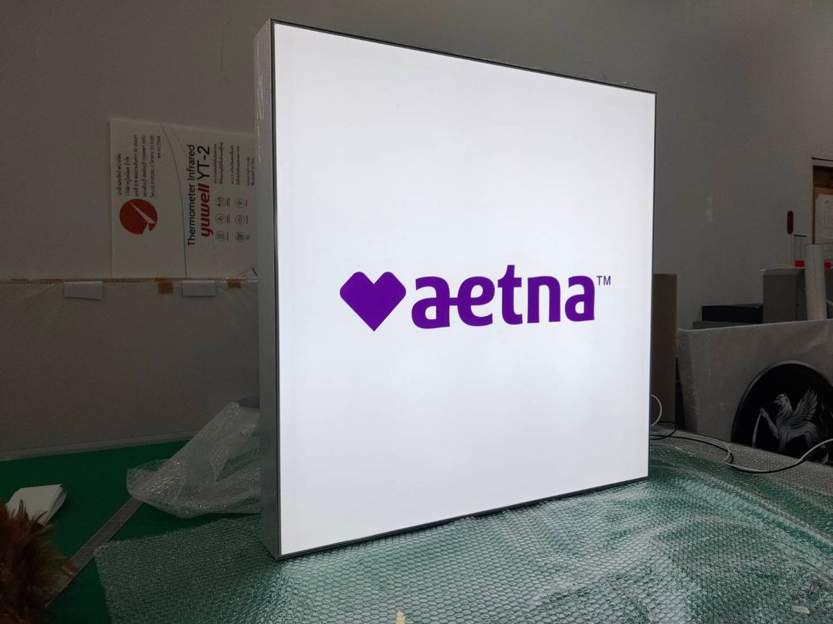 ป้ายกล่องไฟผ้า Fabric Light Box พิมพ์คมชัด สีสด ติดตั้งง่าย เหมาะสำหรับงานอีเวนต์ บูธแสดงสินค้า และป้ายโฆษณา