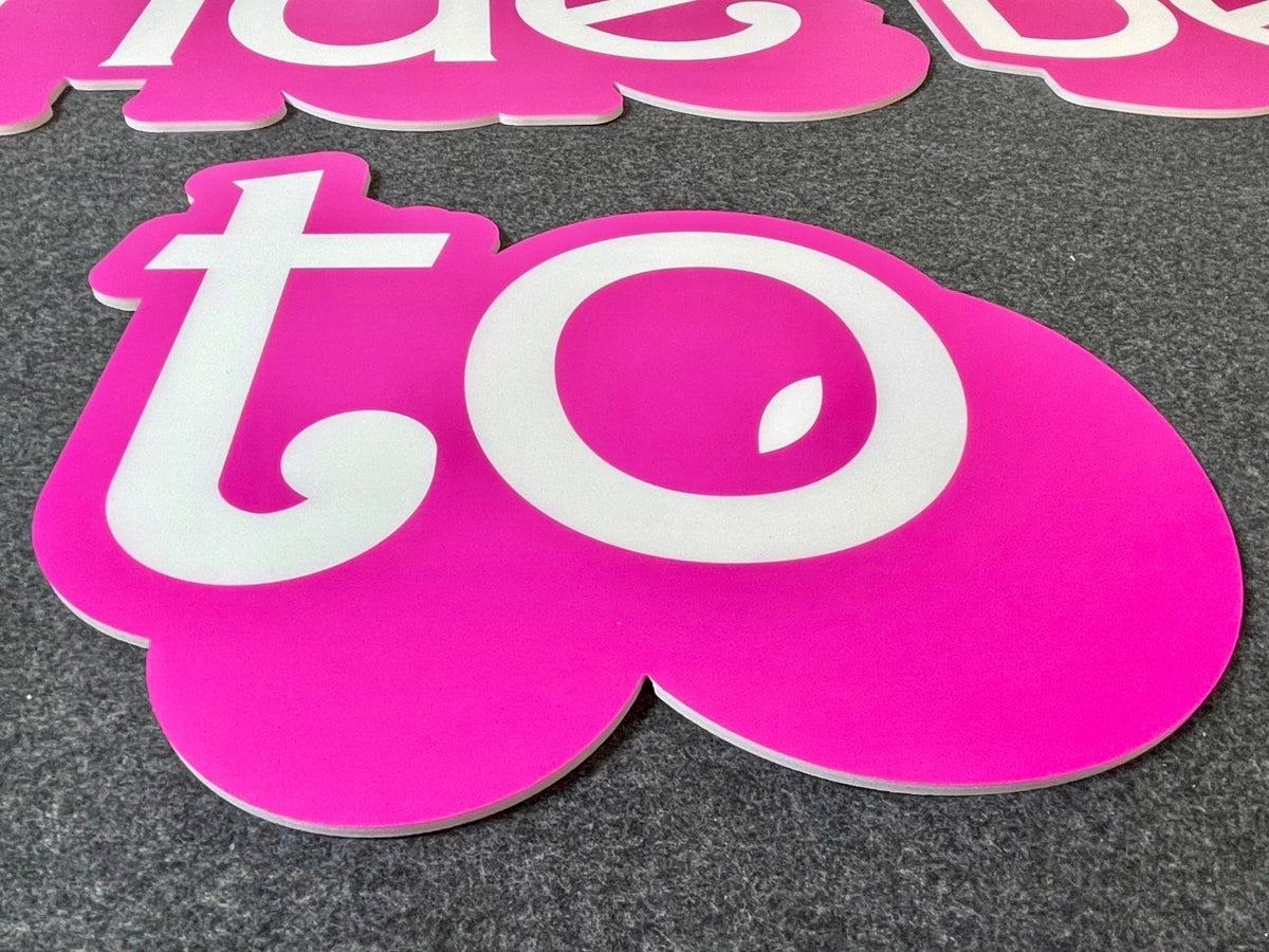 อักษรโฟมบอร์ดไดคัท น้ำหนักเบา พิมพ์คมชัด เหมาะสำหรับงานตกแต่ง งานอีเวนต์ และป้ายโปรโมชัน