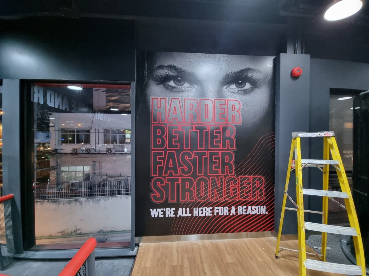 ป้ายฟิตเนส ตกแต่งยิม สปอร์ตคลับ ดีไซน์ทันสมัย พิมพ์คมชัด เหมาะสำหรับสปอร์ตคลับและศูนย์ออกกำลังกาย