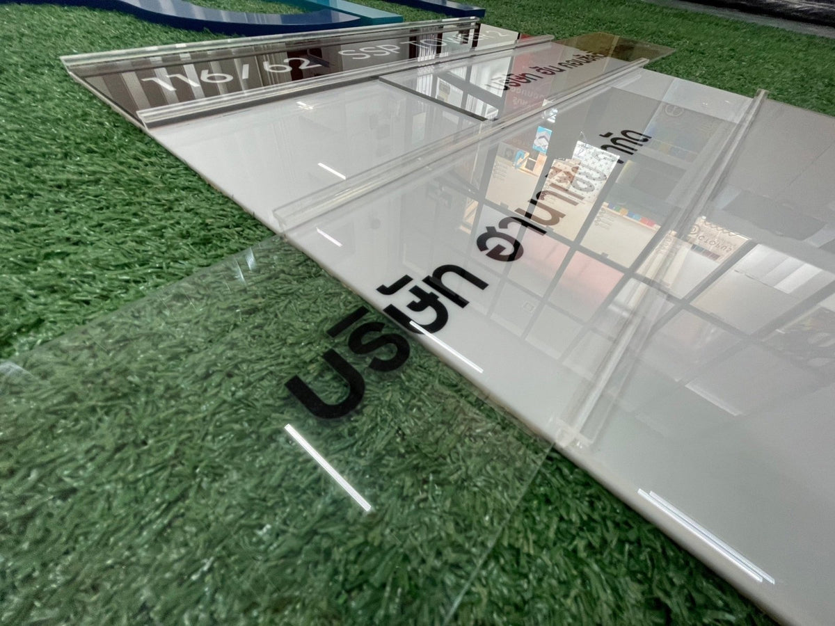 ป้ายรางสอดอะคริลิค ใส่ข้อมูลเปลี่ยนง่าย เหมาะสำหรับป้ายหน้าห้อง ป้ายสำนักงาน และอาคาร