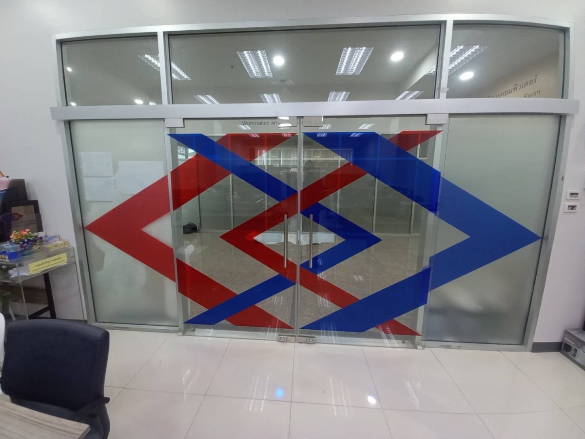 สติ๊กเกอร์ฝ้าติดกระจกพิมพ์ลายโลโก้บริษัท