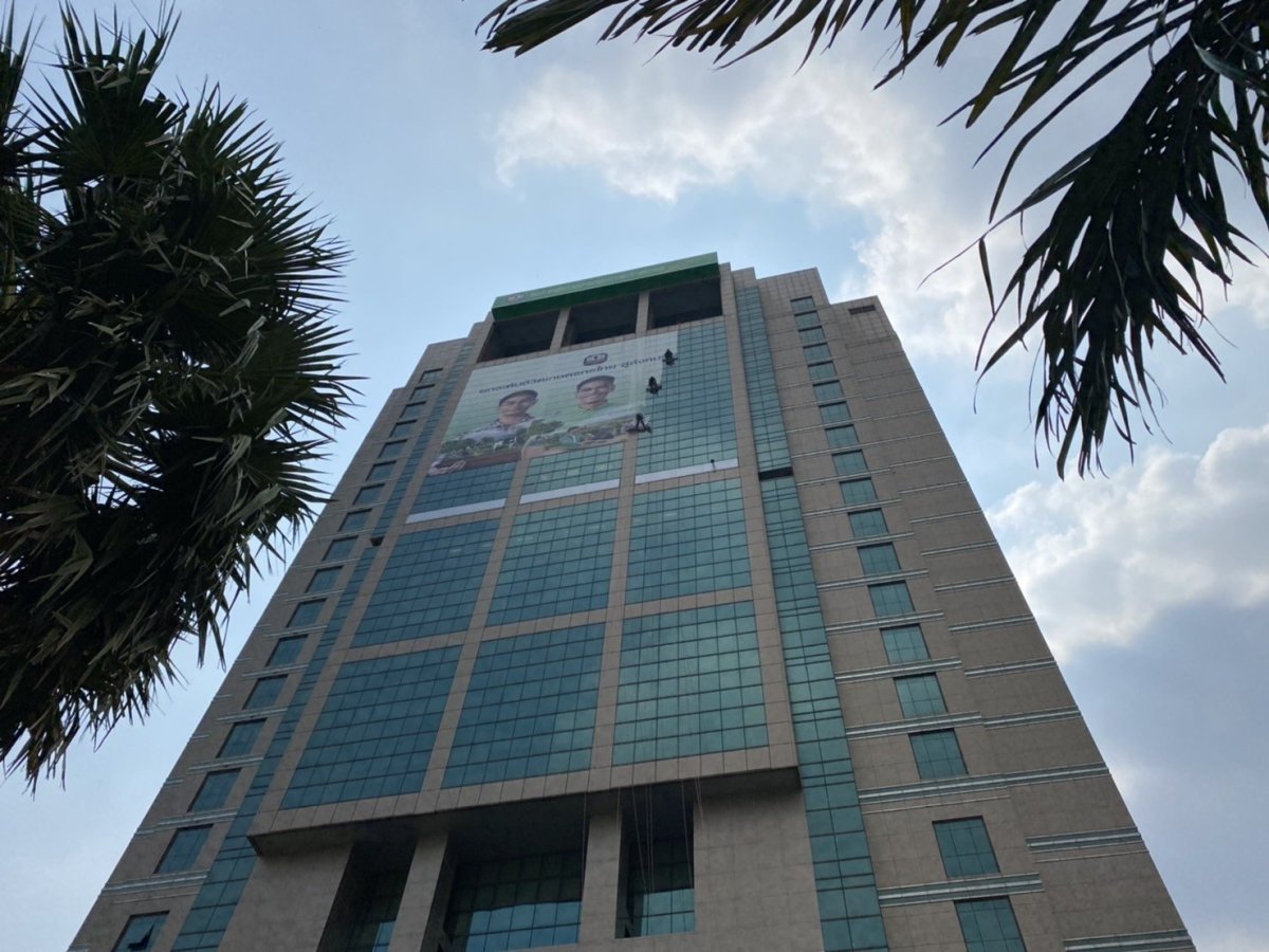 สติ๊กเกอร์ซีทรู See-through One Way Vision มองทะลุจากด้านในได้ พิมพ์คมชัด เหมาะสำหรับติดกระจกอาคารและรถยนต์