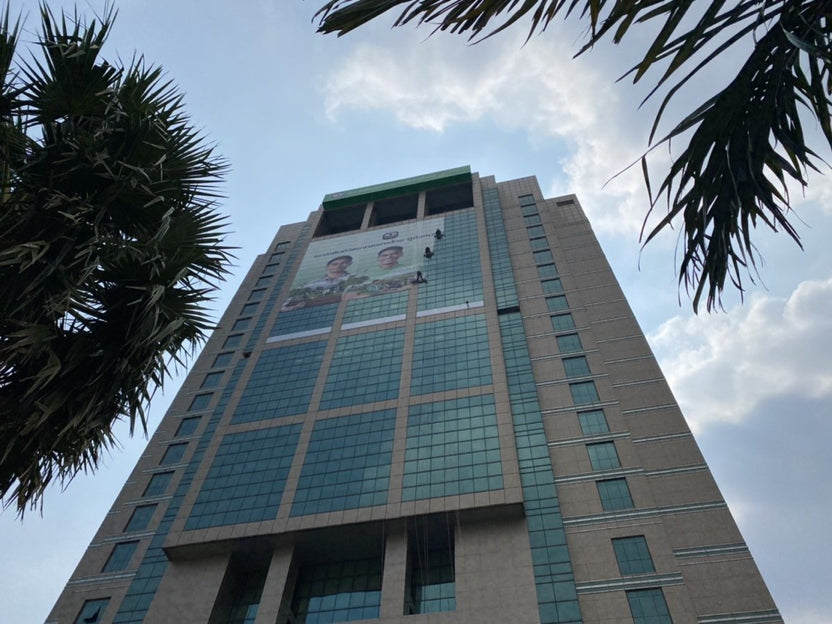 สติ๊กเกอร์ซีทรู See-through One Way Vision มองทะลุจากด้านในได้ พิมพ์คมชัด เหมาะสำหรับติดกระจกอาคารและรถยนต์