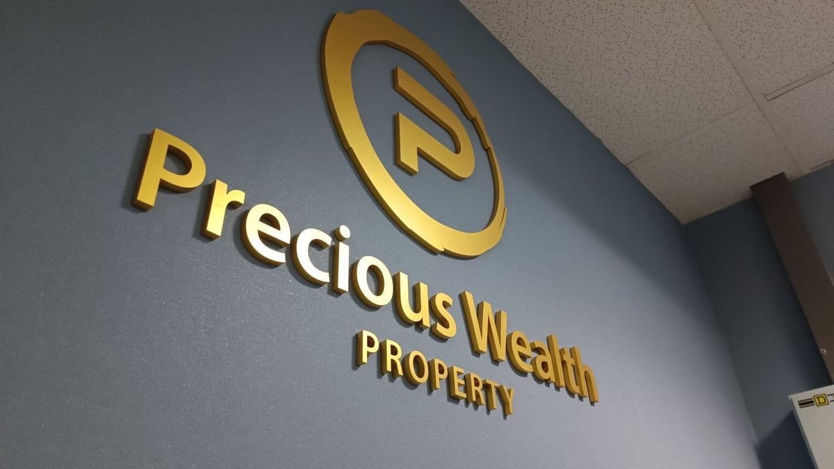 ป้ายอักษรสีทอง ป้ายพ่นสีทอง หรูหรา โดดเด่น เหมาะสำหรับป้ายบริษัท ร้านค้า และงานตกแต่งอาคาร