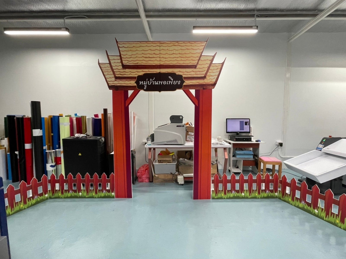 แบคดรอปฟิวเจอร์บอร์ด ฉากถ่ายรูปราคาถูก พิมพ์คมชัด น้ำหนักเบา ติดตั้งง่าย เหมาะสำหรับงานแต่ง งานอีเวนต์ และงานถ่ายภาพ