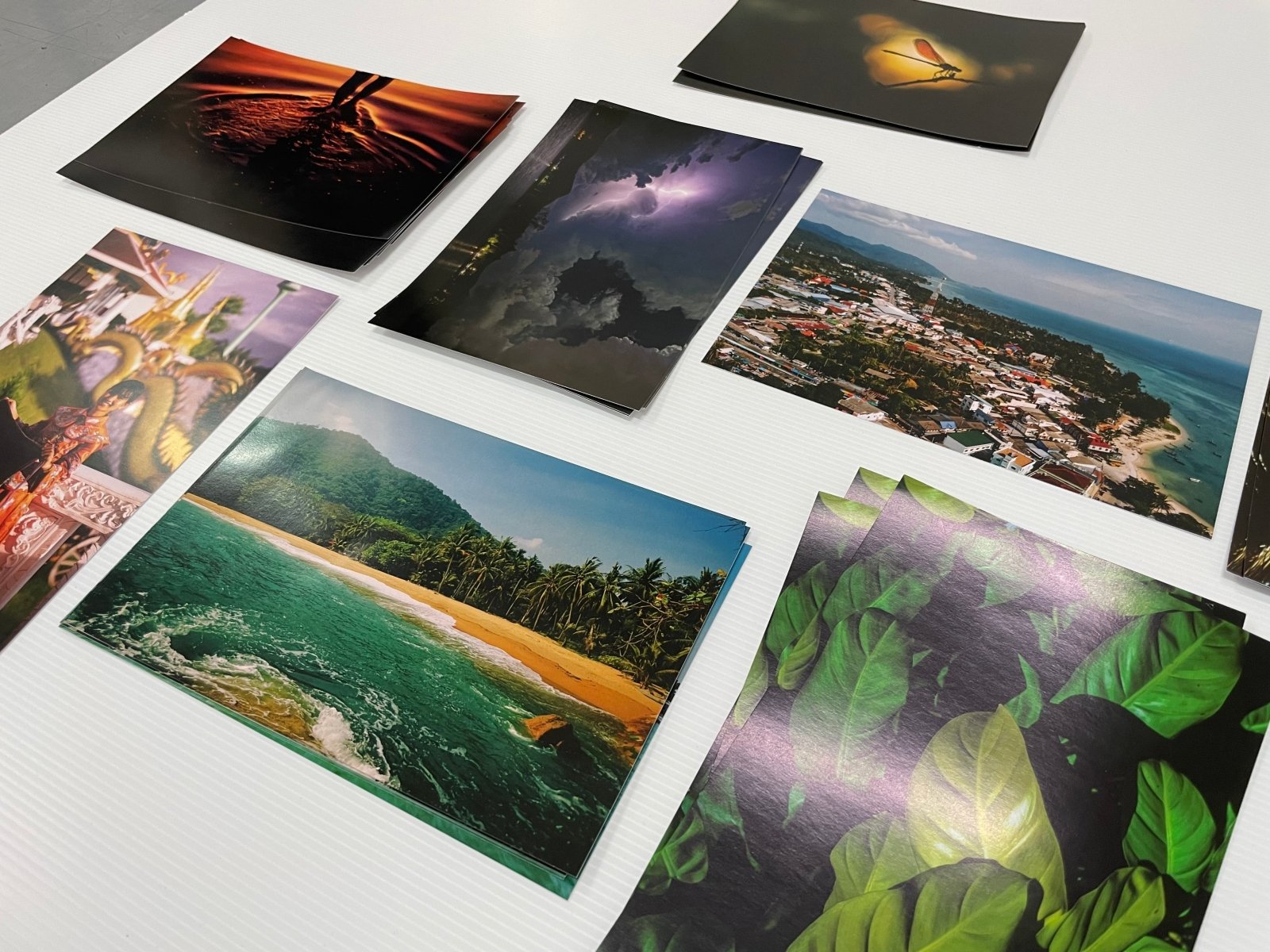 พิมพ์โปสเตอร์โฆษณาสินค้า Poster Ad โปสเตอร์ขนาดใหญ่ พิมพ์คมชัด สีสด เหมาะสำหรับงานโปรโมชัน โฆษณา และตกแต่งร้าน