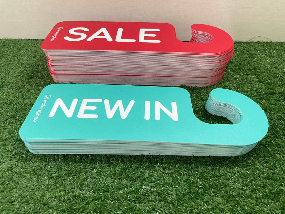 ป้ายแขวน ป้ายคล้องโซ่ และป้ายห้อย พิมพ์คมชัด แข็งแรง ใช้งานสะดวก เหมาะสำหรับป้ายร้านค้า ป้ายประชาสัมพันธ์ และงานอีเวนต์