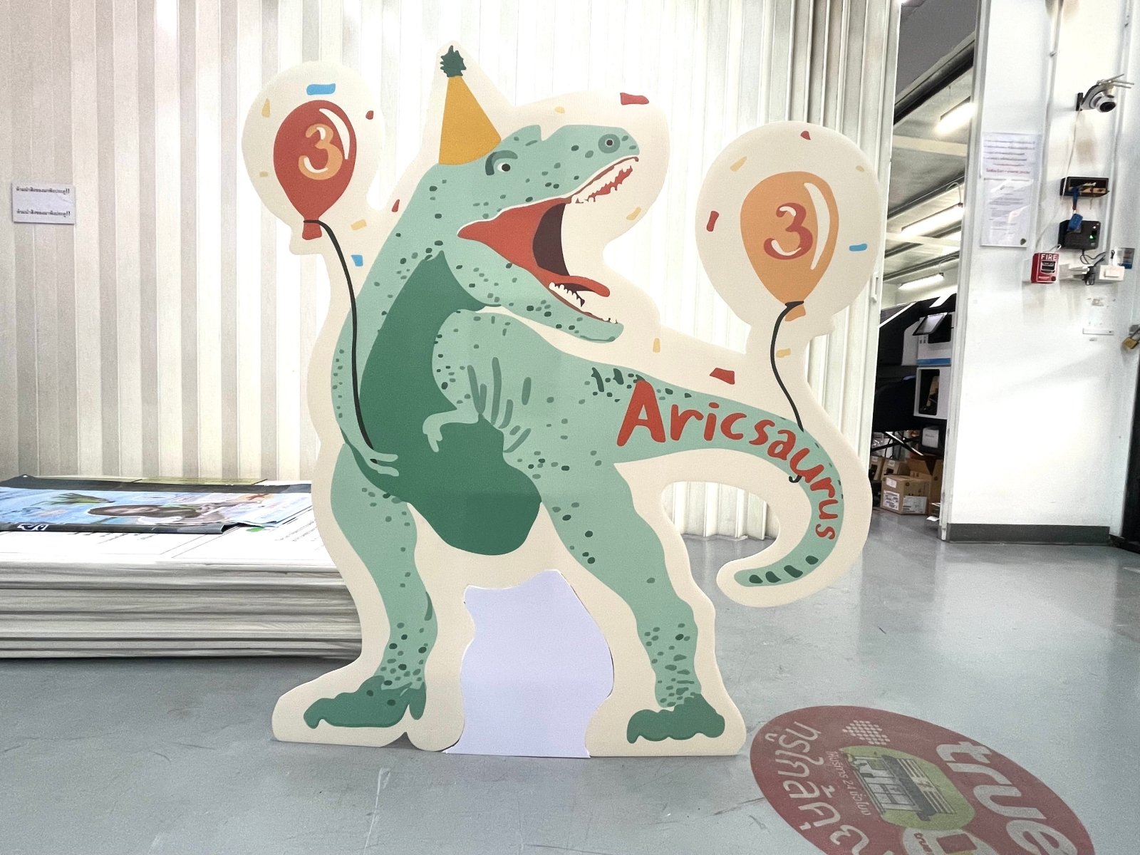 สแตนดี้ไดคัท Standee Die-Cut พิมพ์คมชัด น้ำหนักเบา ไดคัทตามแบบ เหมาะสำหรับงานอีเวนต์ โปรโมชัน และป้ายโฆษณา