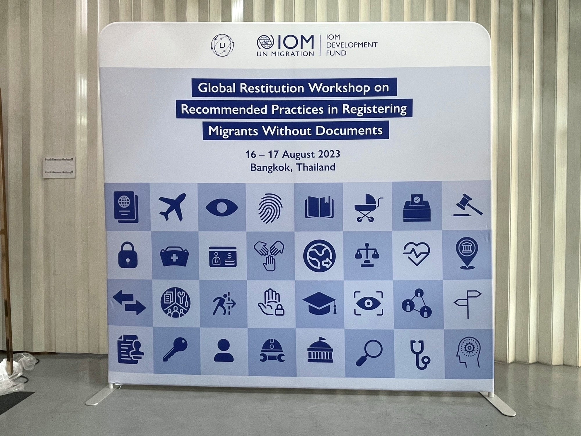 ฉากถ่ายรูปแบบผ้า แบคดรอปผ้าสำเร็จรูป Fabric Backdrop