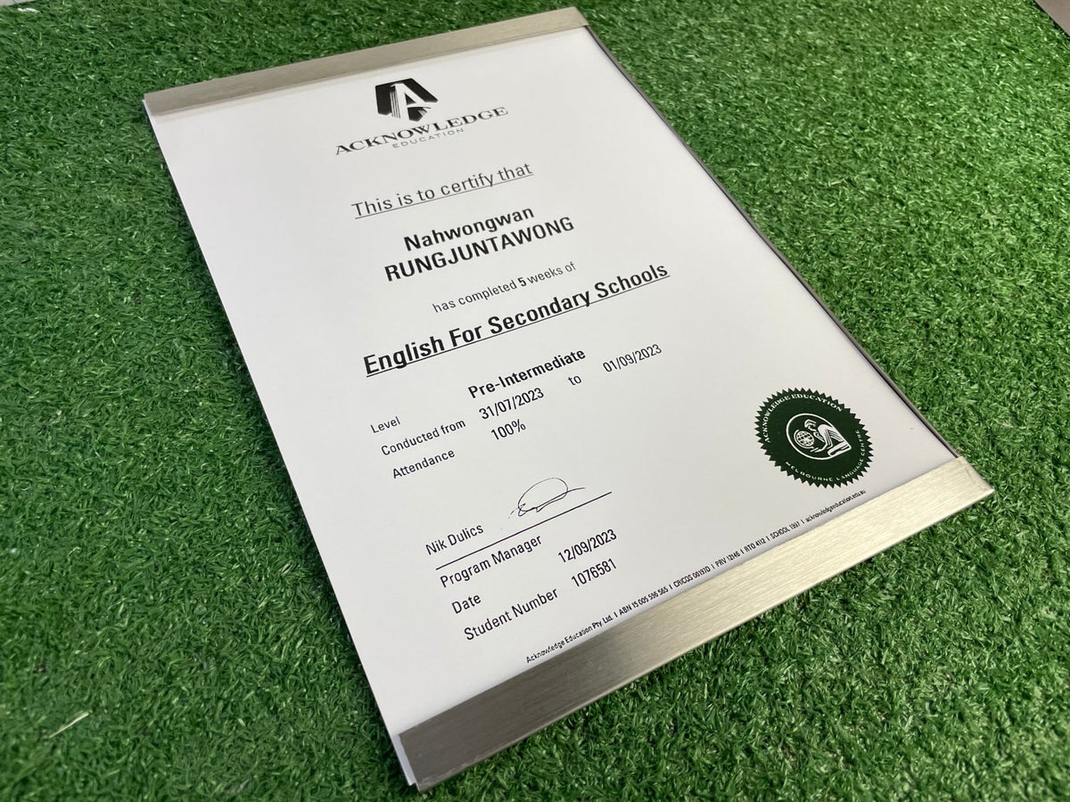 กรอบสแตนเลส กรอบป้ายสอดสแตนเลส แข็งแรง ทนทาน เหมาะสำหรับอาคารสำนักงานและโครงการ