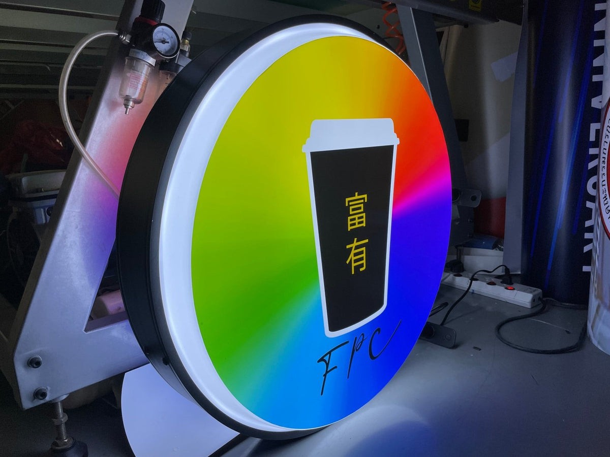 ป้ายไฟสำเร็จรูป Light Box ดีไซน์กะทัดรัด ติดตั้งง่าย สว่างคมชัด เหมาะสำหรับป้ายโฆษณา หน้าร้าน และงานโปรโมชัน