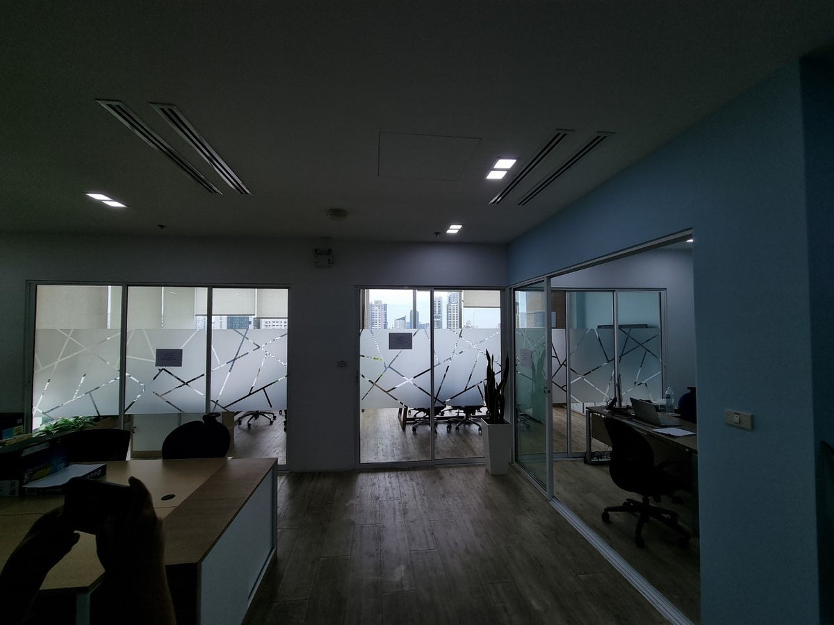 สติ๊กเกอร์ฝ้า ฉลุไดคัท ติดกระจก ลวดลายคมชัด เหมาะสำหรับออฟฟิศ ร้านค้า และงานตกแต่งกระจก