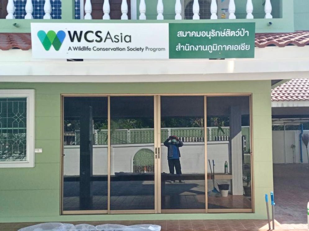 ป้ายสำนักงาน ดีไซน์เรียบหรู ตัวอักษรคมชัด เหมาะสำหรับบริษัท ออฟฟิศ และอาคารสำนักงานทั่วไป