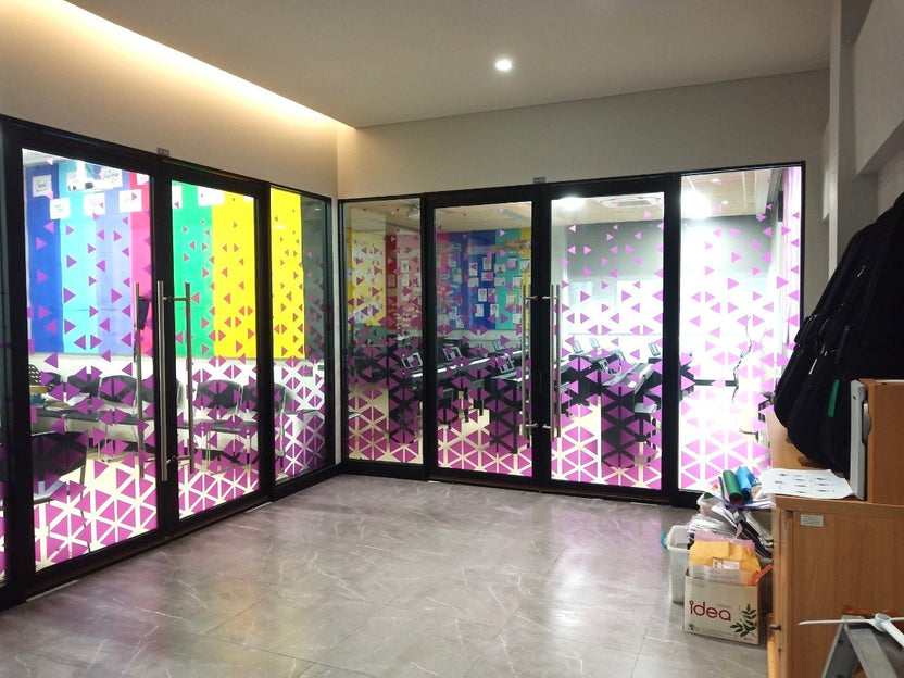 สติ๊กเกอร์โปร่งใส พิมพ์อิงค์เจ็ท สีสด คมชัด เหมาะสำหรับติดกระจก บรรจุภัณฑ์ และงานตกแต่ง