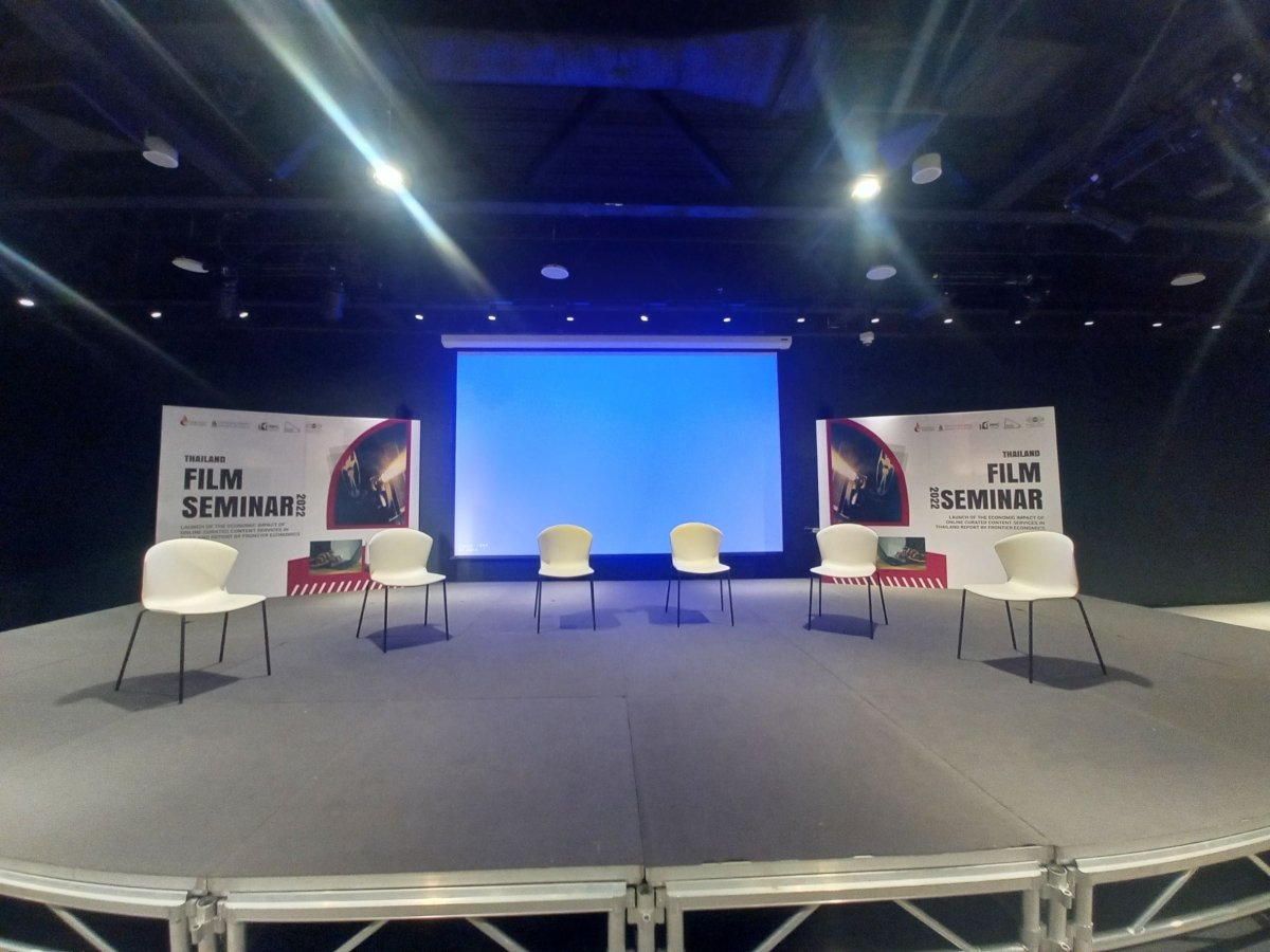 แบคดรอปฟิวเจอร์บอร์ด ฉากถ่ายรูปราคาถูก พิมพ์คมชัด น้ำหนักเบา ติดตั้งง่าย เหมาะสำหรับงานแต่ง งานอีเวนต์ และงานถ่ายภาพ