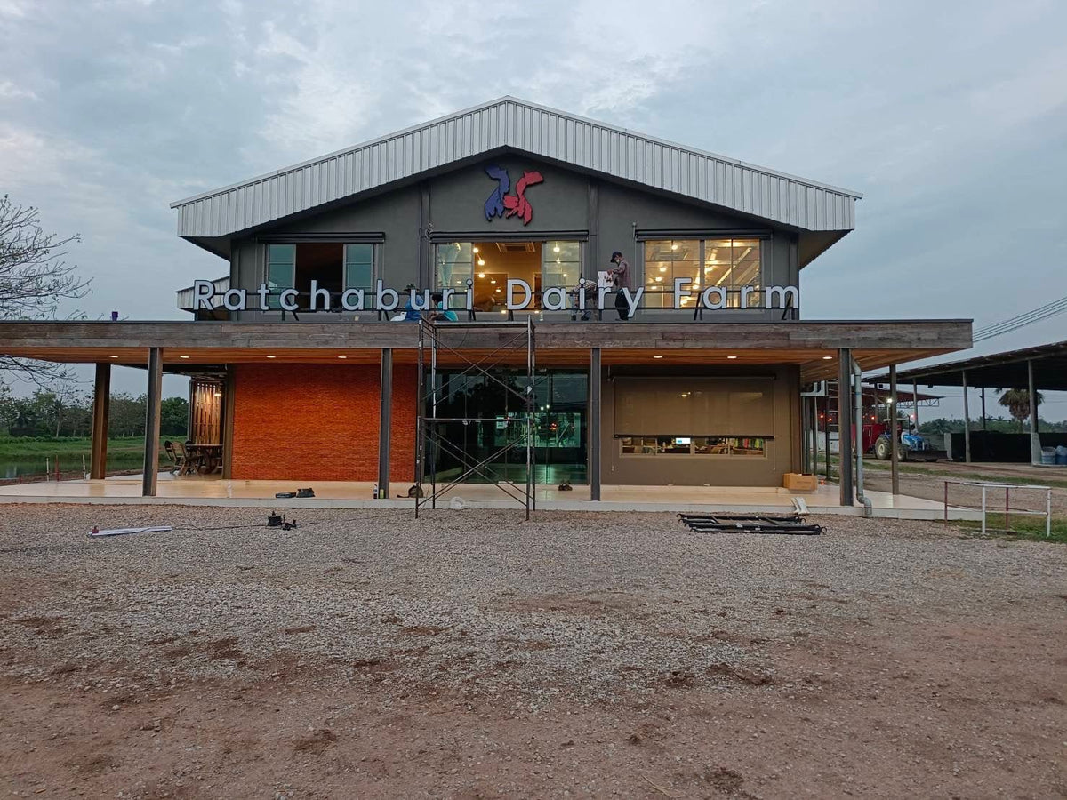 ป้ายไฟออกหน้า ติดบนกันสาด ดีไซน์สวยเด่น เหมาะสำหรับร้านอาหาร ร้านค้า และอาคารพาณิชย์