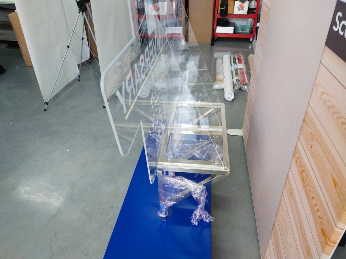 ป้ายโลโก้ตั้งพื้น และป้ายตั้งประกอบฉากถ่ายรูป ดีไซน์สวยสะดุดตา เหมาะสำหรับงานอีเวนต์ งานเปิดตัวสินค้า และการโปรโมทร้านค้า