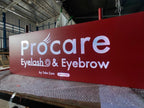 ป้ายไฟ LED สีแดง Procare Eyelash & Brow สไตล์ปิรามิดสว่างชัด