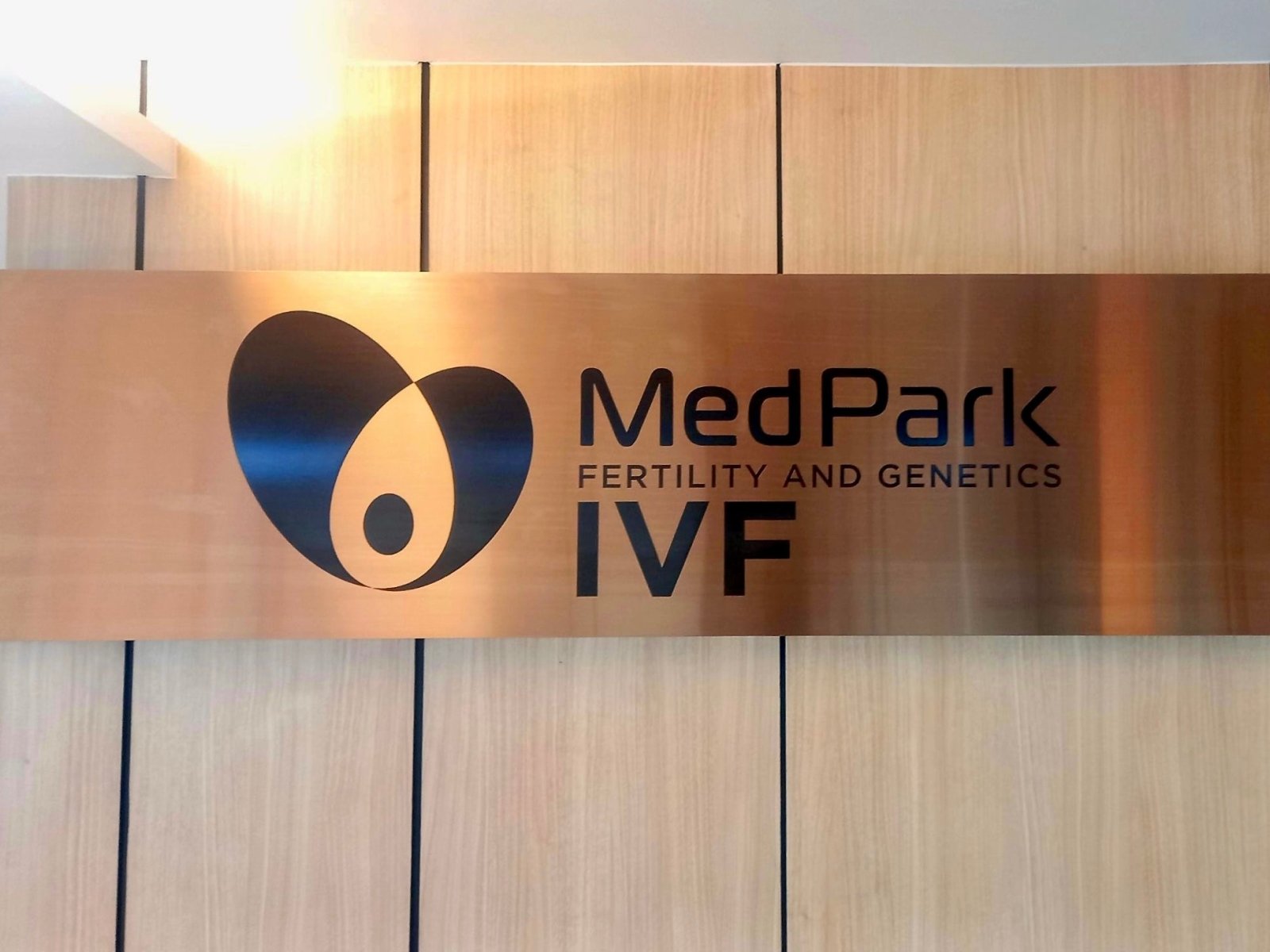 ป้ายสแตนเลสกัดกรด โลโก้บริษัท Etched Metal Sign ป้ายกัดกรดสแตนเลส SS304 ป้ายชื่อบริษัทสแตนเลส กัดกรดลงสี