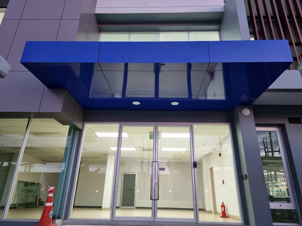 ติดสติ๊กเกอร์เปลี่ยนสีคอมโพสิต พิมพ์คมชัด สีสวย เหมาะสำหรับรีโนเวทอาคารและงานตกแต่งผนัง