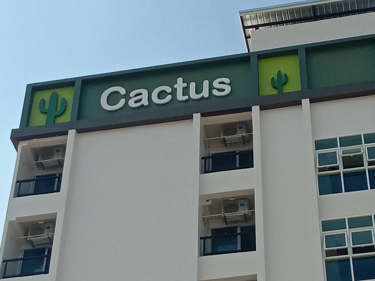 ป้ายคอนโดมิเนียม ดีไซน์ทันสมัย ทนแดดฝน เหมาะสำหรับโครงการที่อยู่อาศัยและอาคารชุดพักอาศัย