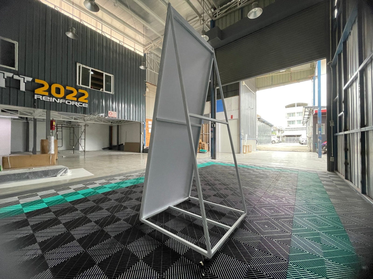 ป้ายไวนิลตั้งพื้นโครงเหล็ก แข็งแรง ทนแดดฝน เหมาะสำหรับงานอีเวนต์ ป้ายประชาสัมพันธ์ และโครงการ