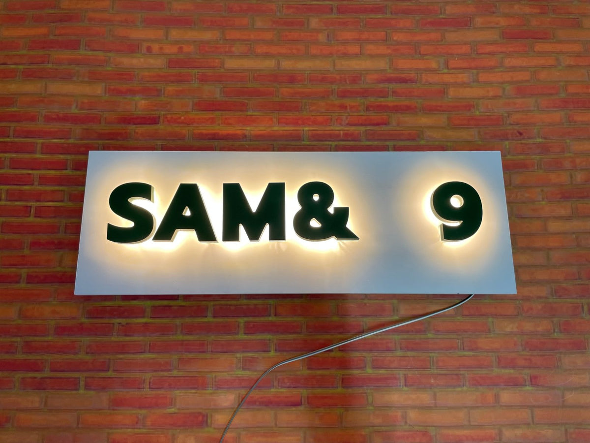 ป้ายไฟออกหลัง และอะคริลิคซ้อนหลัง แสงไฟสวยหรู สะท้อนกำแพงโดดเด่น เหมาะสำหรับป้ายบริษัท ร้านค้า และงานตกแต่งอาคาร