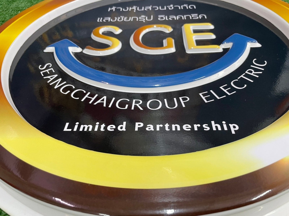 ป้ายกล่องไฟปั๊มนูน และป้ายไฟปั๊มนูน สว่างคมชัด ดีไซน์โดดเด่น เหมาะสำหรับป้ายร้านค้า ป้ายบริษัท และงานโฆษณากลางคืน