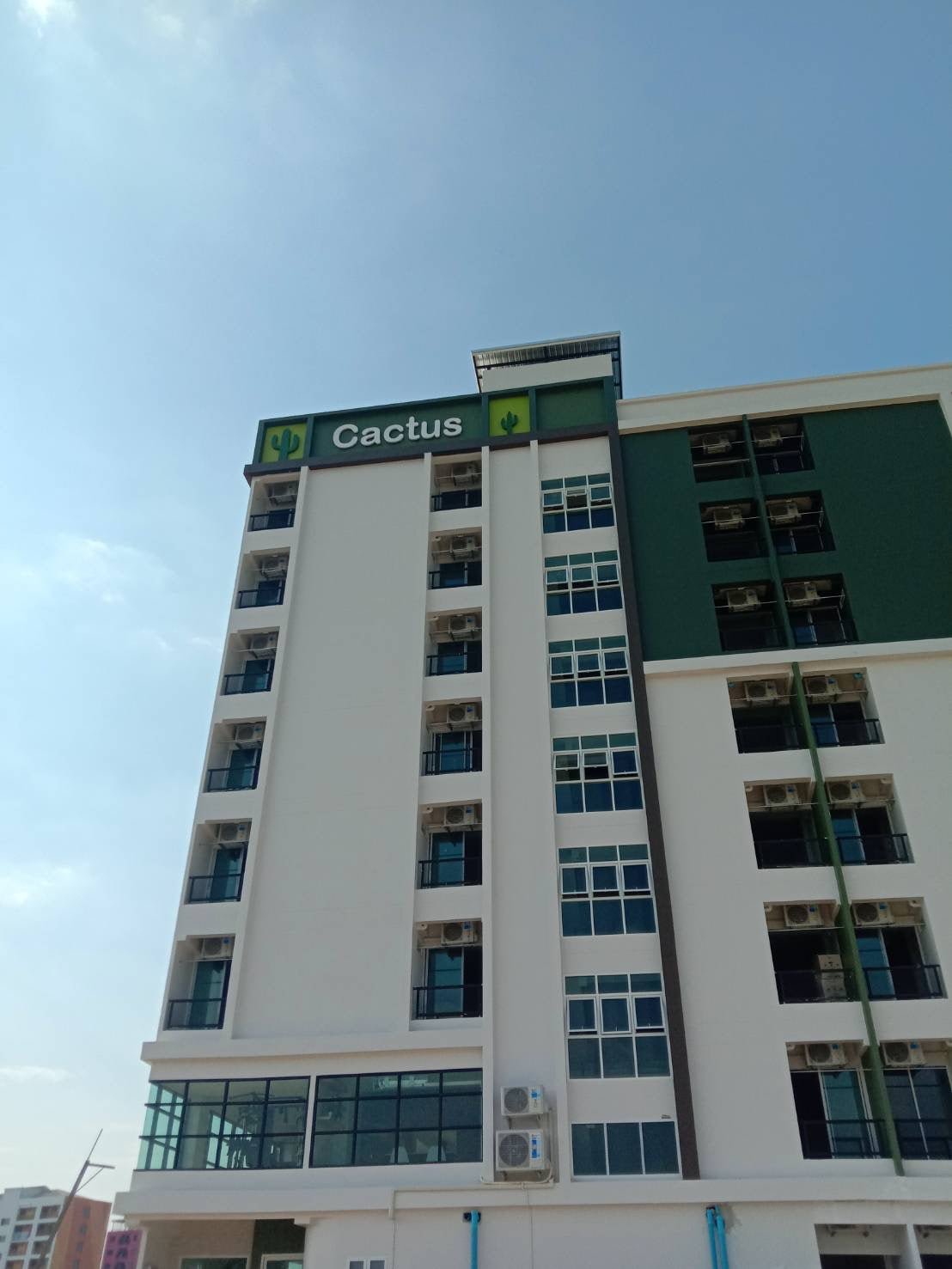 ป้ายคอนโดมิเนียม ดีไซน์ทันสมัย ทนแดดฝน เหมาะสำหรับโครงการที่อยู่อาศัยและอาคารชุดพักอาศัย