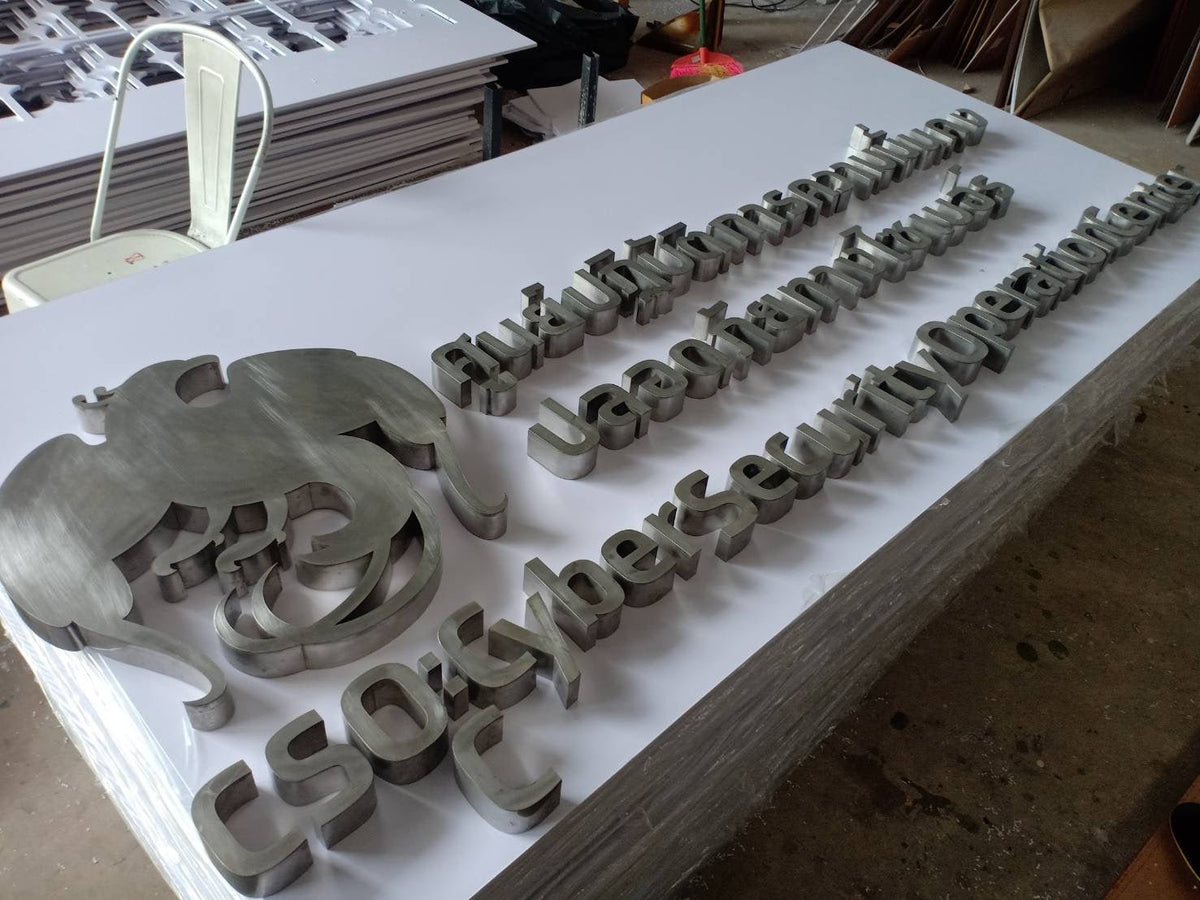 ป้ายศูนย์ปฏิบัติการ ตัวอักษรชัดเจน แข็งแรง เหมาะสำหรับหน่วยงาน องค์กร และอาคารสำนักงาน