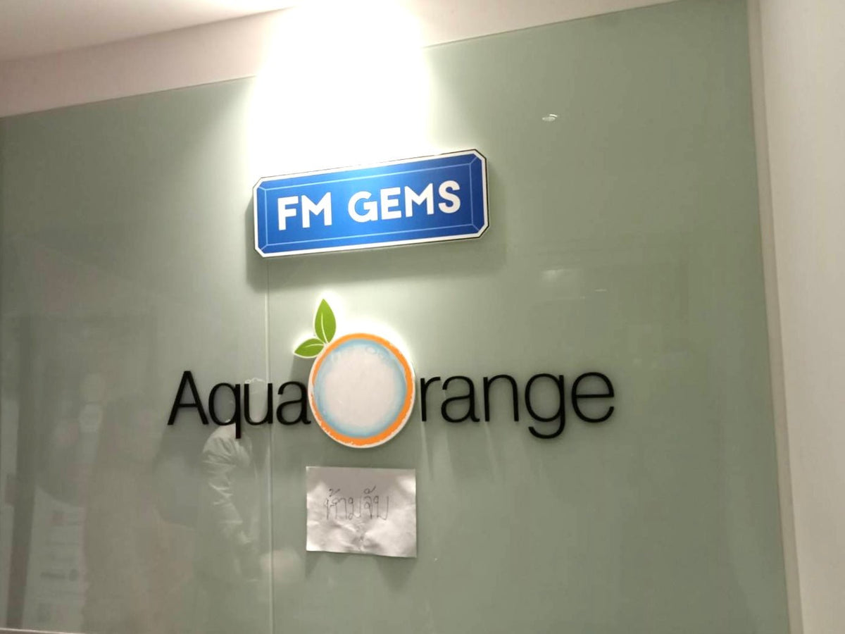 ป้ายไดคัทอะคริลิค ตัวนูน พิมพ์คมชัด ดีไซน์สวยหรู แข็งแรงทนทาน เหมาะสำหรับป้ายบริษัท ป้ายร้านค้า และงานตกแต่งอาคาร