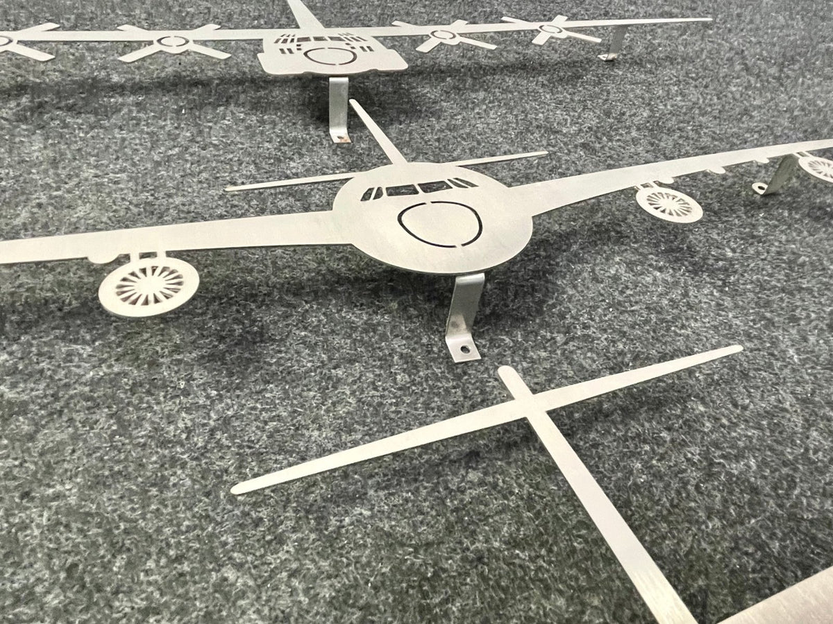 ป้ายโลหะฉลุเลเซอร์ และป้ายเหล็กฉลุเลเซอร์ ตัดคมชัด ดีไซน์สวยงาม ทนทาน เหมาะสำหรับป้ายบริษัท ร้านค้า และงานตกแต่ง