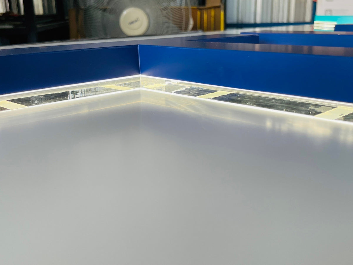 ป้ายไฟออกหลัง และอะคริลิคซ้อนหลัง แสงไฟสวยหรู สะท้อนกำแพงโดดเด่น เหมาะสำหรับป้ายบริษัท ร้านค้า และงานตกแต่งอาคาร