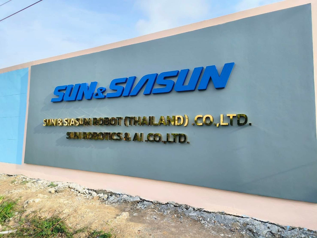 ป้ายบริษัทหน้าทางเข้า ป้ายติดกำแพง และป้ายติดรั้ว ดีไซน์สวย ทนทาน เหมาะสำหรับสร้างภาพลักษณ์องค์กรและเพิ่มความน่าเชื่อถือ