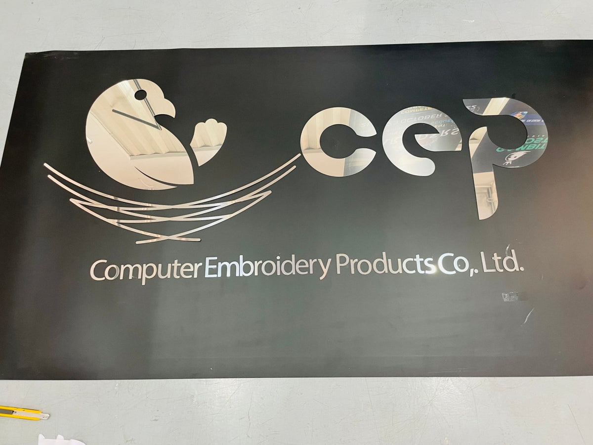 ป้ายสแตนเลส เงินเงา BA ผิวเงาเรียบหรู สะท้อนชัดเจน เหมาะสำหรับป้ายบริษัทและอาคารสำนักงาน