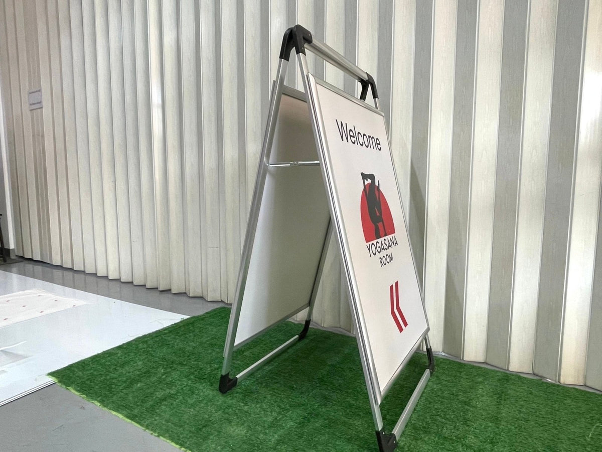 ป้ายตั้งพื้นสำเร็จรูป อลูมิเนียม พับเก็บได้ แข็งแรง ใช้งานสะดวก เหมาะสำหรับอีเวนต์และหน้าร้าน