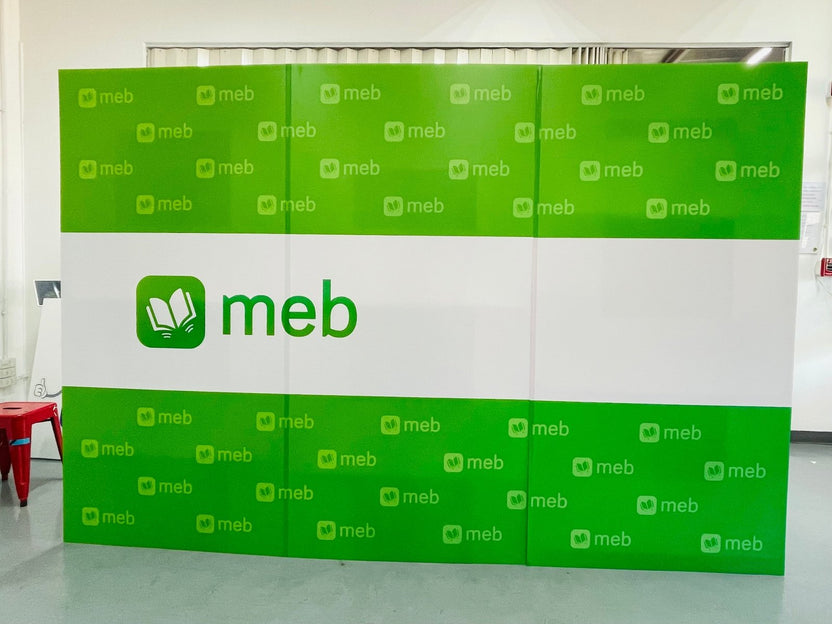 แบคดรอปฟิวเจอร์บอร์ด ฉากถ่ายรูปราคาถูก พิมพ์คมชัด น้ำหนักเบา ติดตั้งง่าย เหมาะสำหรับงานแต่ง งานอีเวนต์ และงานถ่ายภาพ