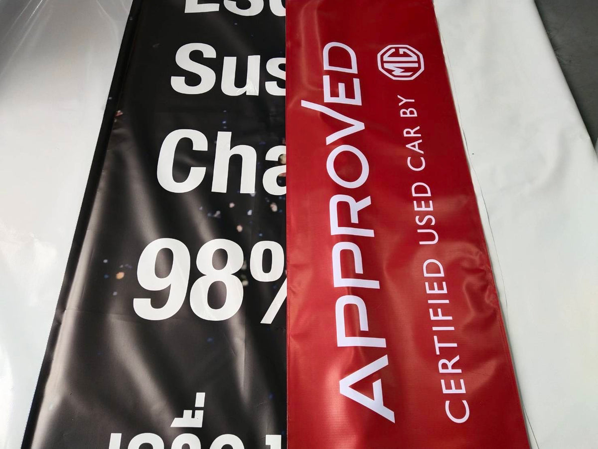 ไวนิลอิงค์เจ็ท เปรียบเทียบเกรด สีสดทนแดดฝน เหมาะสำหรับงานโฆษณา ป้ายหน้าร้าน และอีเวนต์