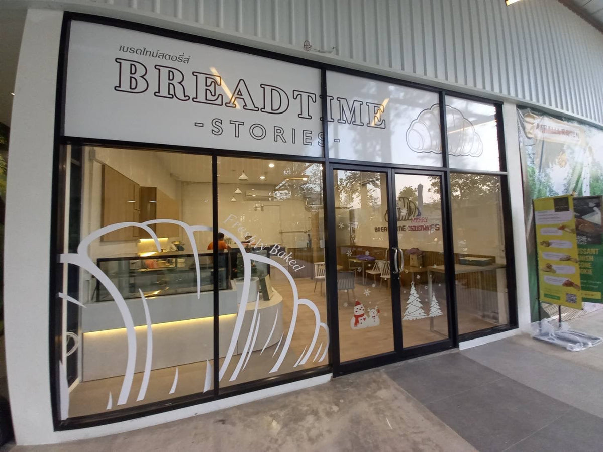 สติ๊กเกอร์ไดคัทติดกระจก สีขาว พิมพ์คมชัด เหมาะสำหรับงานตกแต่งร้านค้า ออฟฟิศ และงานประชาสัมพันธ์