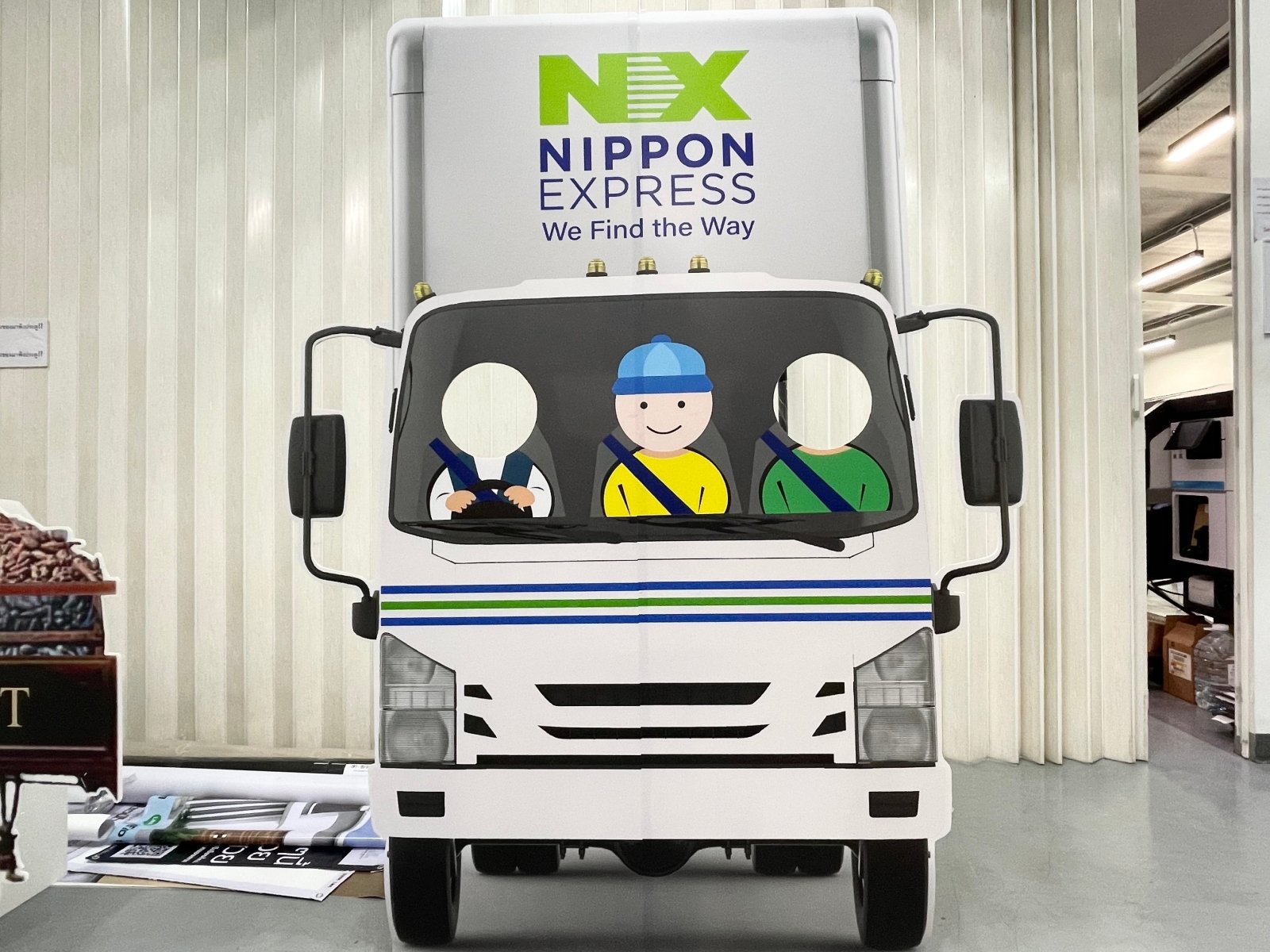 แบคดรอปฟิวเจอร์บอร์ด ฉากถ่ายรูปราคาถูก พิมพ์คมชัด น้ำหนักเบา ติดตั้งง่าย เหมาะสำหรับงานแต่ง งานอีเวนต์ และงานถ่ายภาพ