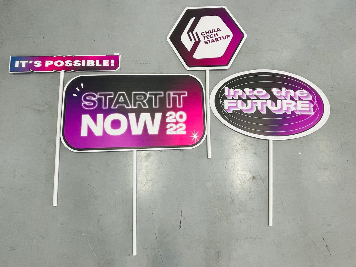 ป้ายถือถ่ายรูป ป้ายพร็อพ สำหรับงานแต่ง งานอีเวนต์ และปาร์ตี้ ดีไซน์น่ารัก พิมพ์คมชัด เพิ่มความสนุกในการถ่ายภาพ