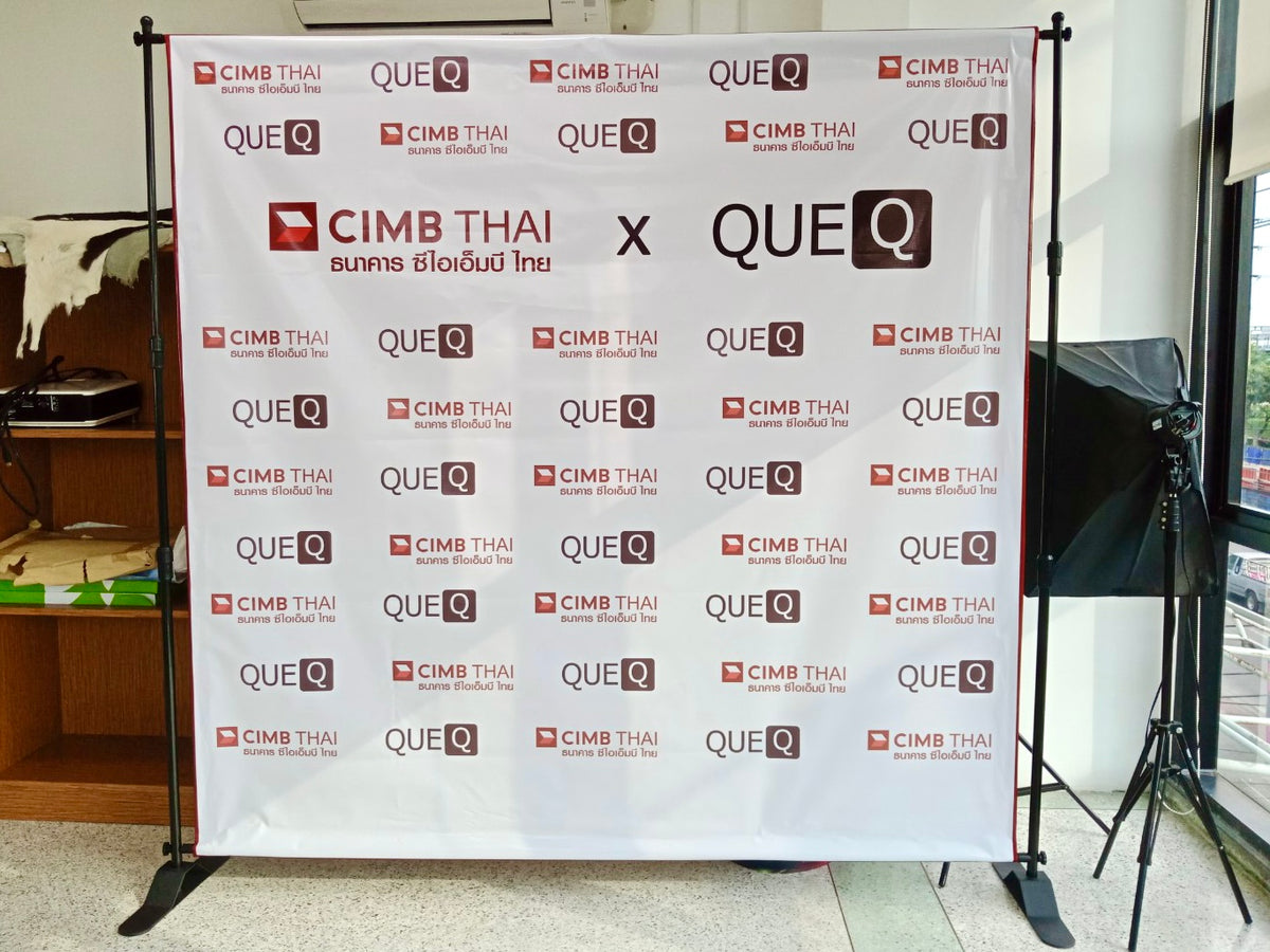 แบคดรอปไวนิล Vinyl Backdrop พิมพ์คมชัด สีสด ทนแดดฝน เหมาะสำหรับงานอีเวนต์ งานถ่ายภาพ และงานโปรโมชันต่าง ๆ