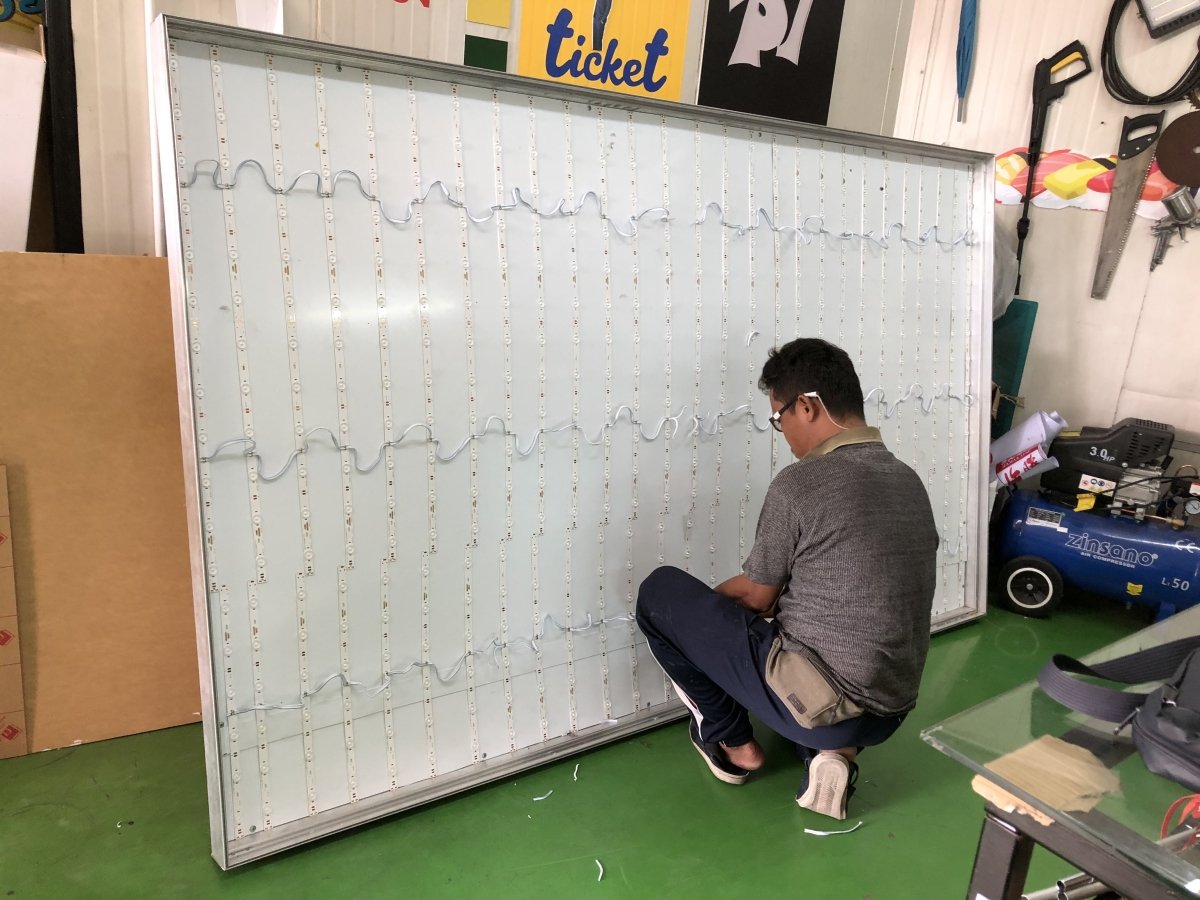 Fabric Lightbox ป้ายกล่องไฟผ้าบารีซอล ป้ายไฟผ้าไร้ขอบ ป้ายไฟ LED พร้อมงานพิมพ์