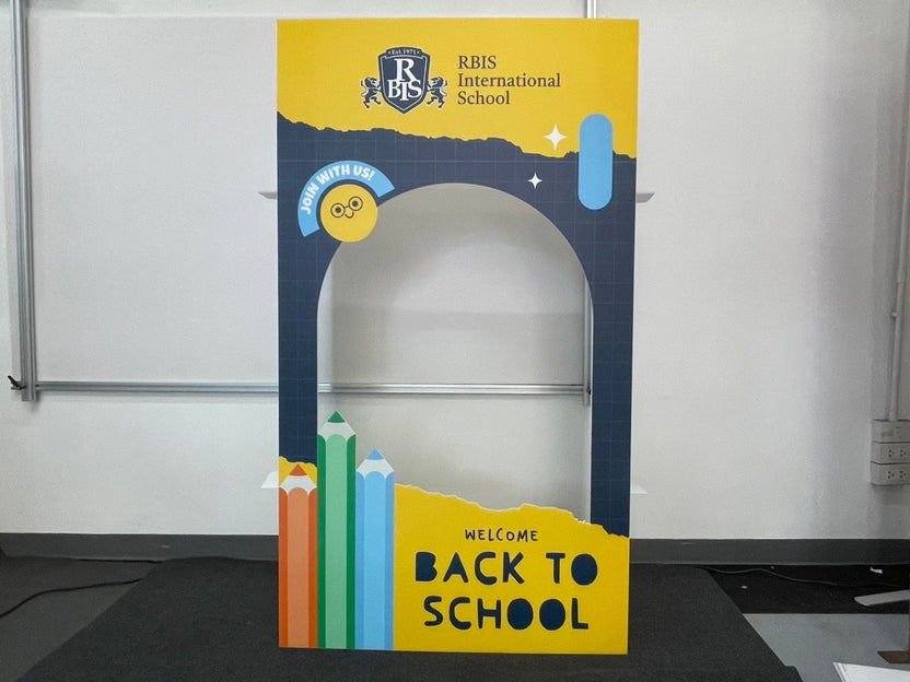 กรอบป้าย Instagram และ Facebook ดีไซน์เหมือนหน้าฟีดโซเชียล เหมาะสำหรับงานอีเวนต์ งานถ่ายภาพ และกิจกรรมโปรโมชัน