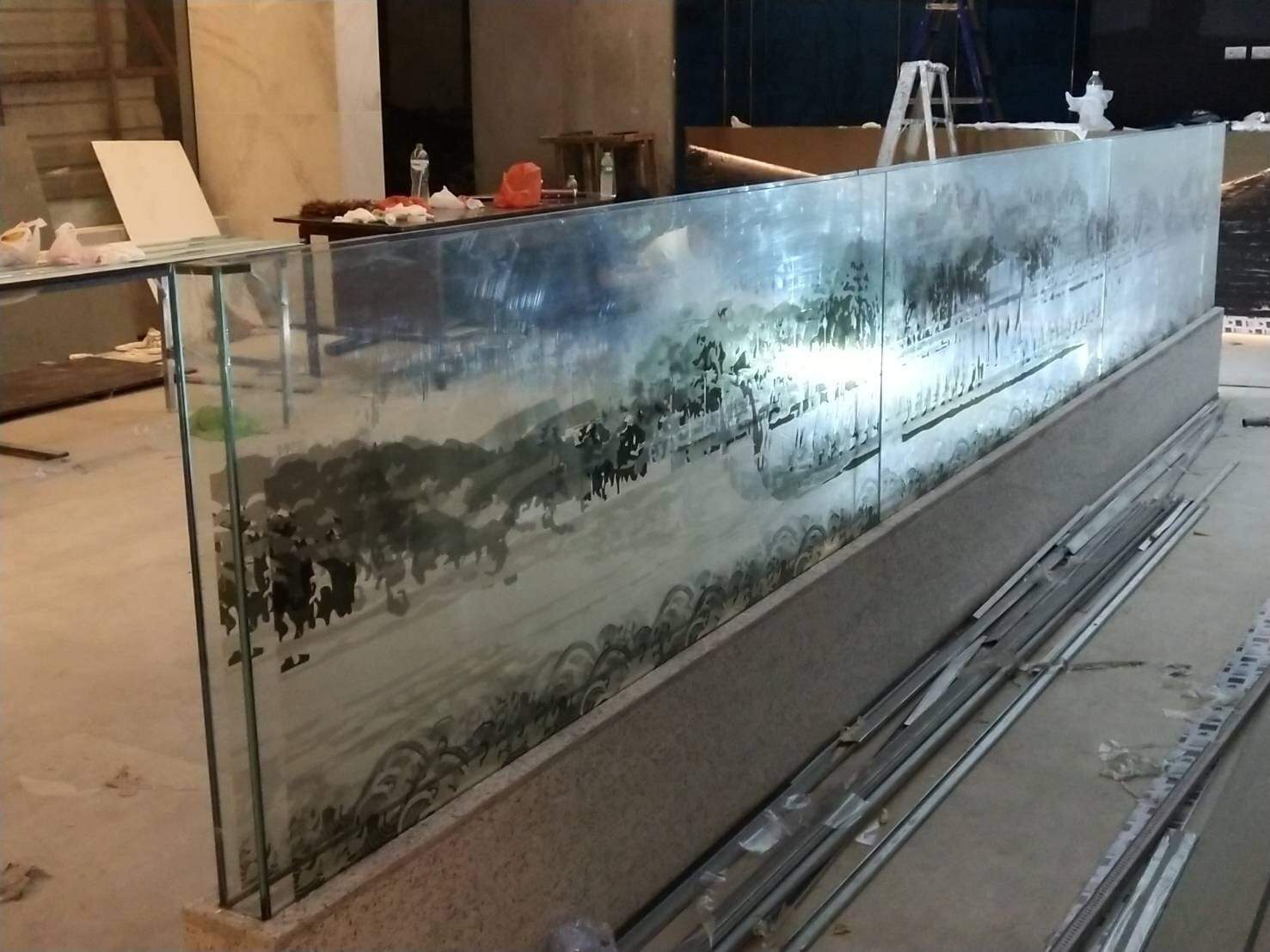 สติ๊กเกอร์ติดกระจก ทึบแสง กันแดด และโปร่งแสง พิมพ์คมชัด ช่วยลดแสงแดด เพิ่มความเป็นส่วนตัว เหมาะสำหรับอาคารและร้านค้า